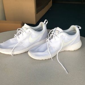 Men’s Nike Roshe 10.5 All White